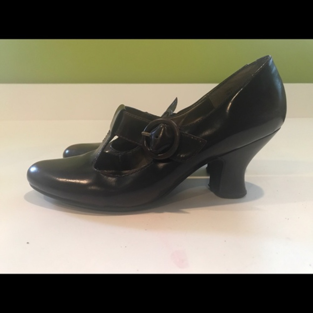 Me Too Dark Brown Pumps Size 9M